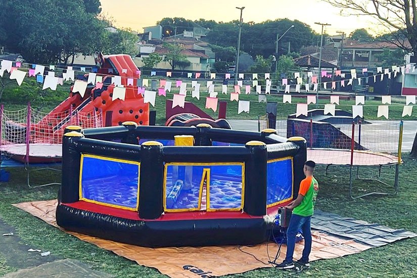 aluguel de brinquedo inflável ivan diversões